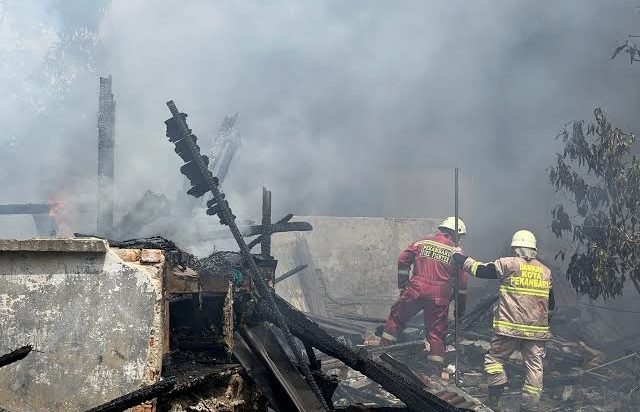 Lima Rumah di Jaln Cik Ditiro Pekanbaru Ludes Terbakar, Tidak Ada Korban Jiwa