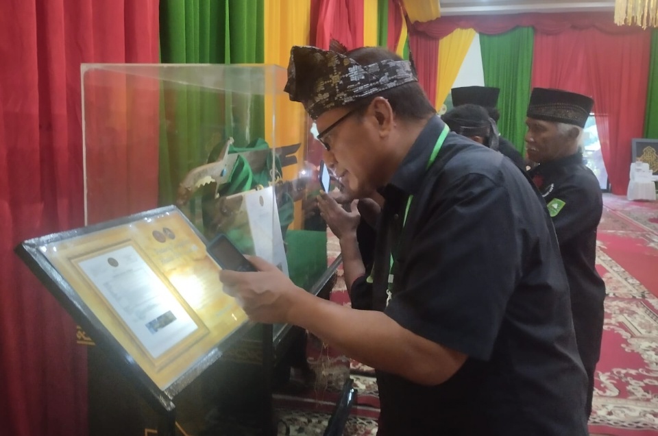 Disambut Langsung Ketua DPH LAMR, FKJK Kunjungi Pembentangan Benda-Benda Rasulullah SAW