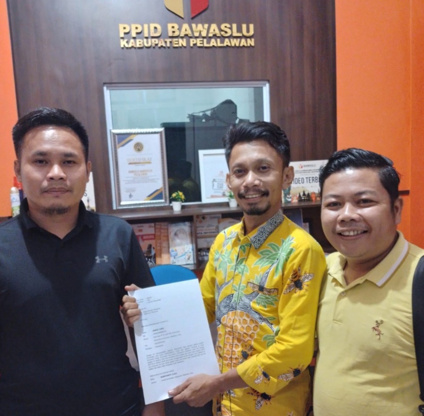 Diduga Tidak Netral, Camat Kerumutan Dilaporkan ke Bawaslu Pelalawan