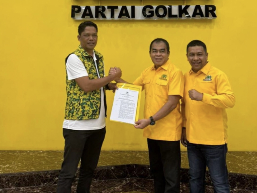 DPP Golkar Serahkan Surat Dukungan Kepada Raja Haryono dan Elsa Suhanura