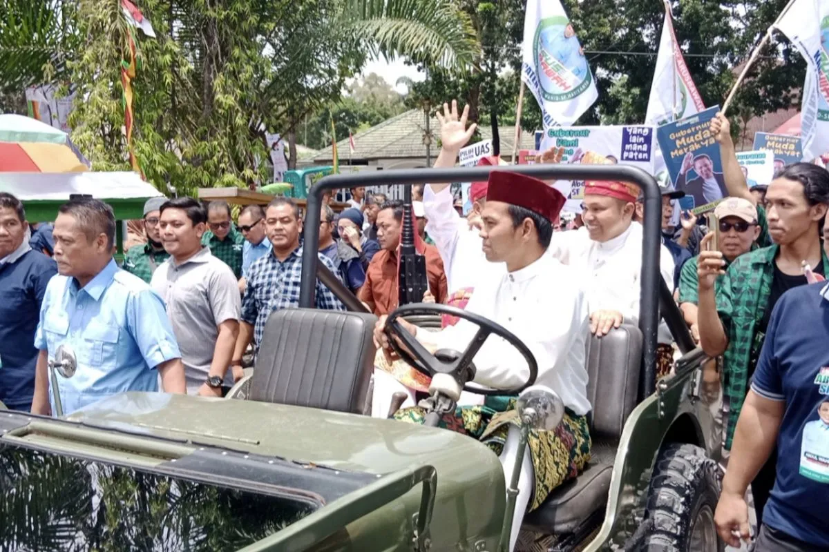 Naik Mobil Jip Disupiri UAS, Abdul Wahid dan SF Hariyanto Mendaftar ke KPU