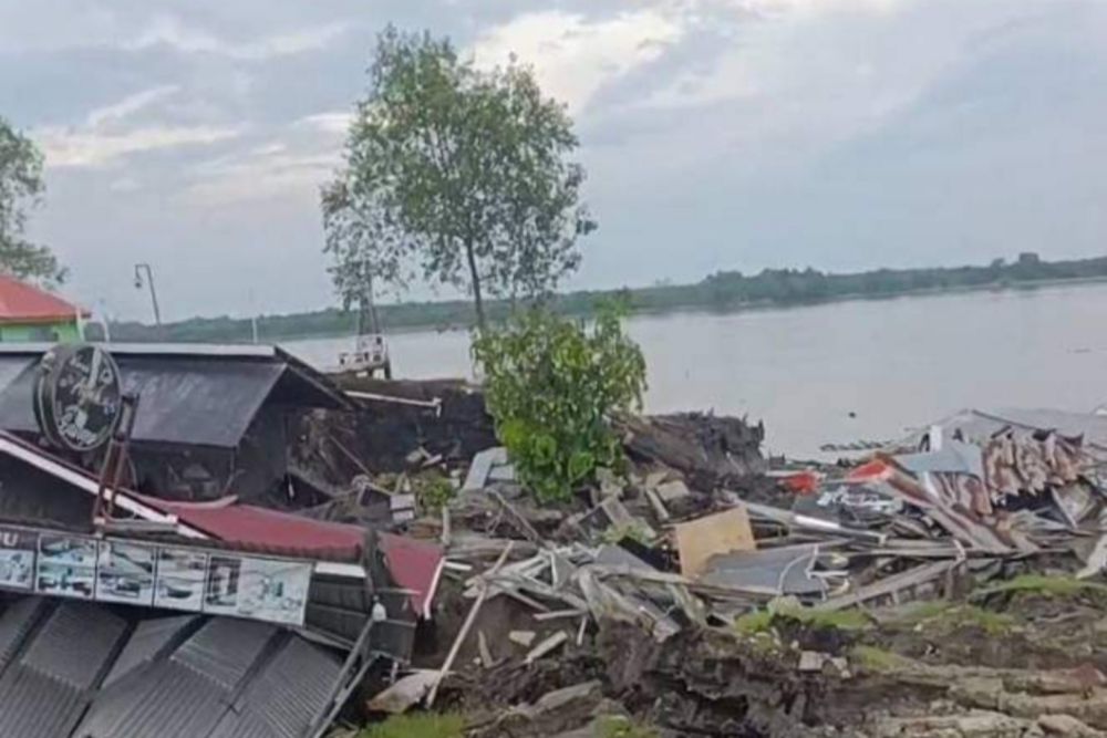 Longsor Terjadi di Tembilahan Hulu, Sejumlah Rumah Terjun ke Sungai