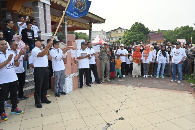 Banjir Hadiah di Acara Jalan Santai PWI Dalam Rangka HPN 2024