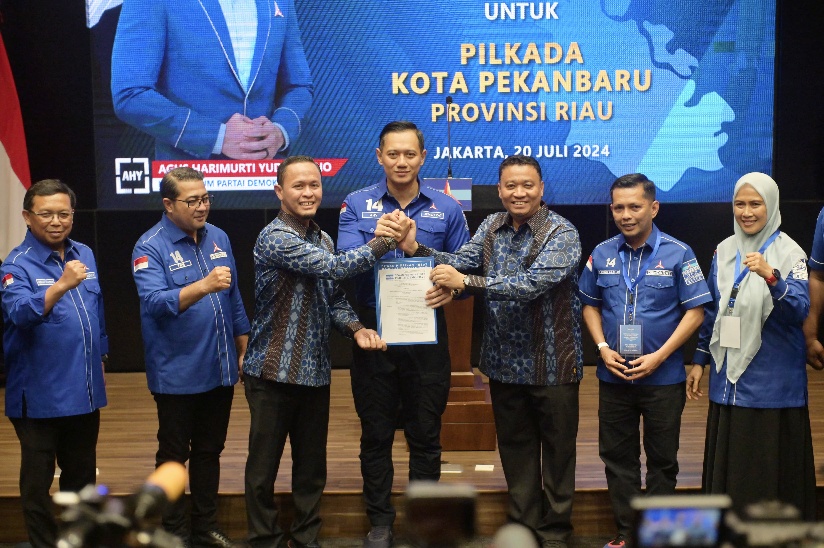 Agung Nugroho-Markarius Terima SK Dukungan Demokrat, AHY: Seluruh Kader Wajib Menangkan