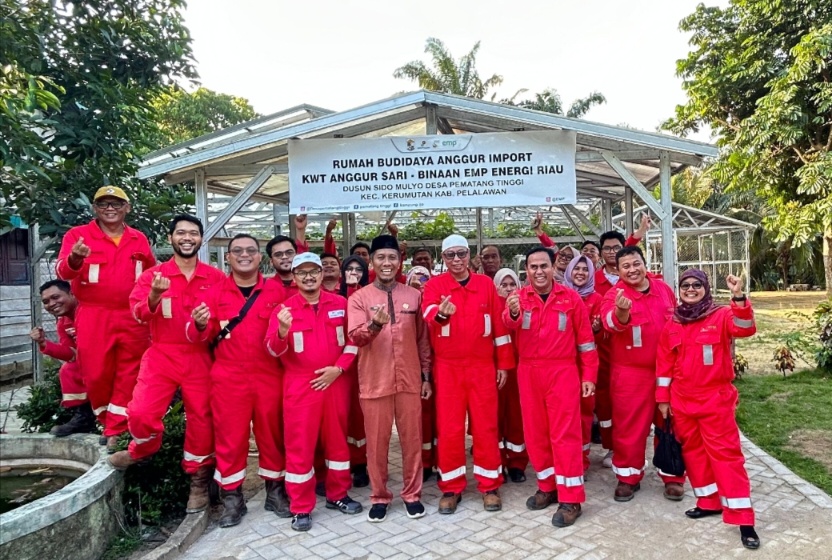 Kunjungan Manajemen EMP Energi Riau Kunjungi Rumah Budidaya Anggur Impor di Kerumutan