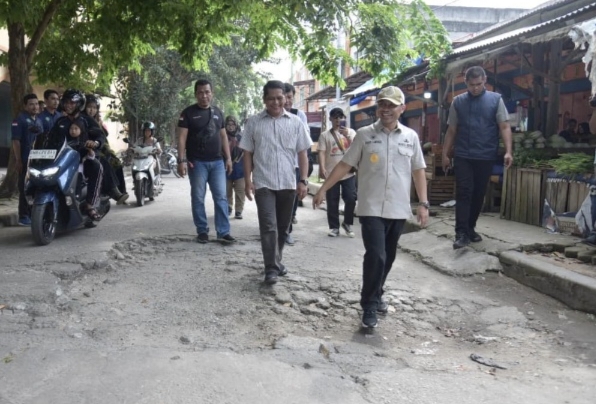 Wabup Bengkalis Tinjau Kondisi Jalan Menuju Pasar Terubuk Yang Rusak dan Berlubang