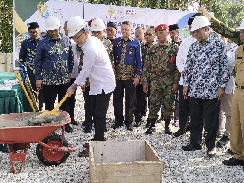 Hadir di Riau, Mendag RI Zulhas Bangga Perkembangan Riau dan UMRI Sangat Maju