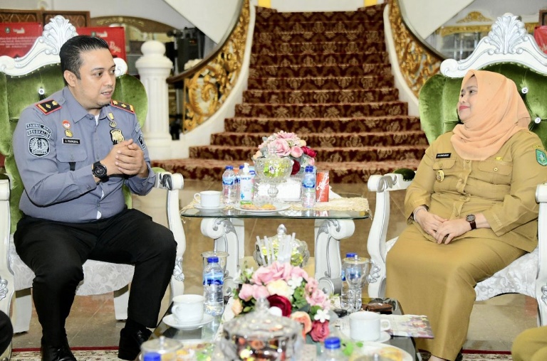 Temui Bupati Kasmarni, Kepala Kantor Imigrasi Bengkalis akan Tingkatkan Pelayanan Pembuatan Paspor