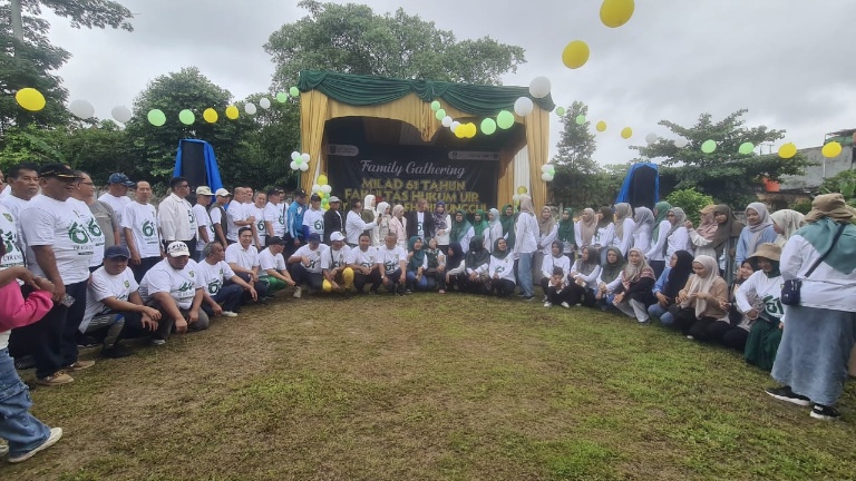 Family Gathering Rayakan Milad ke-61 Fakultas Hukum UIR Berlangsung Meriah