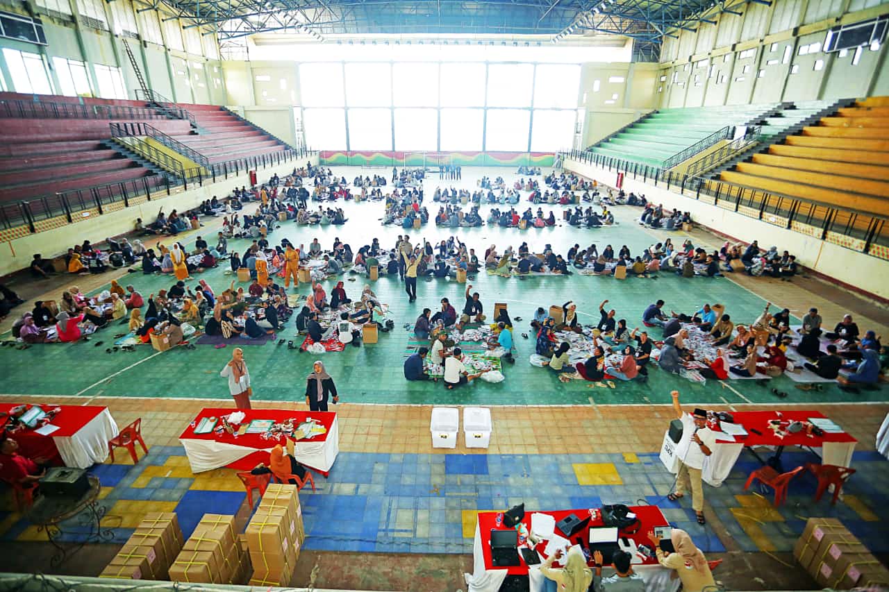 4,9 Juta Surat Suara Pilkada Riau Sedang Disortir dan Dilipat, 1.792 Ditemukan Rusak