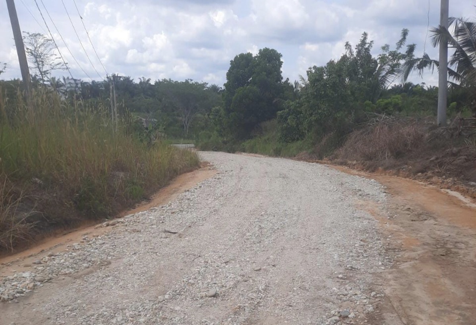 Diduga Paslon Petahana Siak Tebar Base Jalan di Belakang Pasar Dayun, Politisi PDI-P Siak Sebut Tidak Hargai Nilai Demokrasi