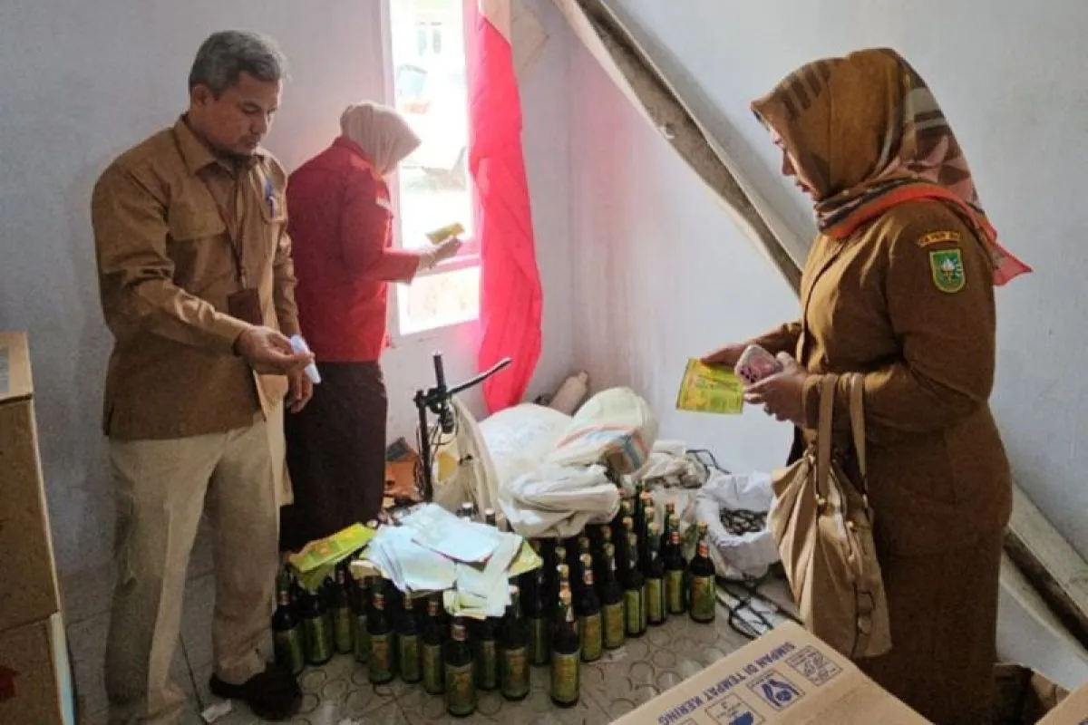 Tim Gabungan Gerebek Rumah Yang Dijadikan Tempat Produksi Obat Tradisional Ilegal