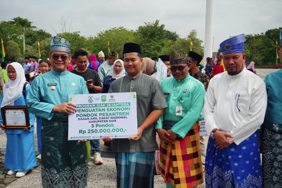 BAZNAS Siak Salurkan Bantuan untuk 717 Mustahik di Hari Ulang Tahun Kabupaten Siak