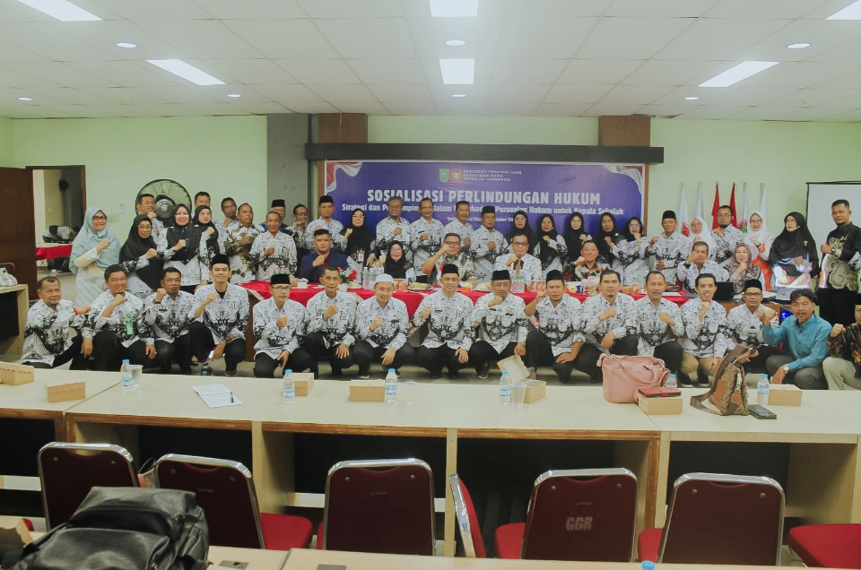 PGRI Riau Perkuat Kepala Sekolah dengan Sosialisasi Perlindungan Hukum