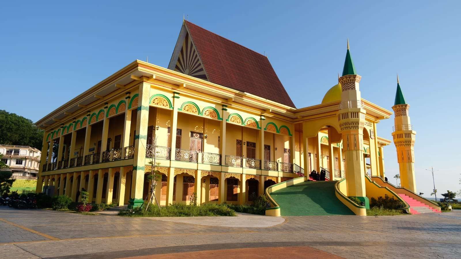 Maling Sikat Infocus dan Wireless Microphone di Gedung LAM Kepri