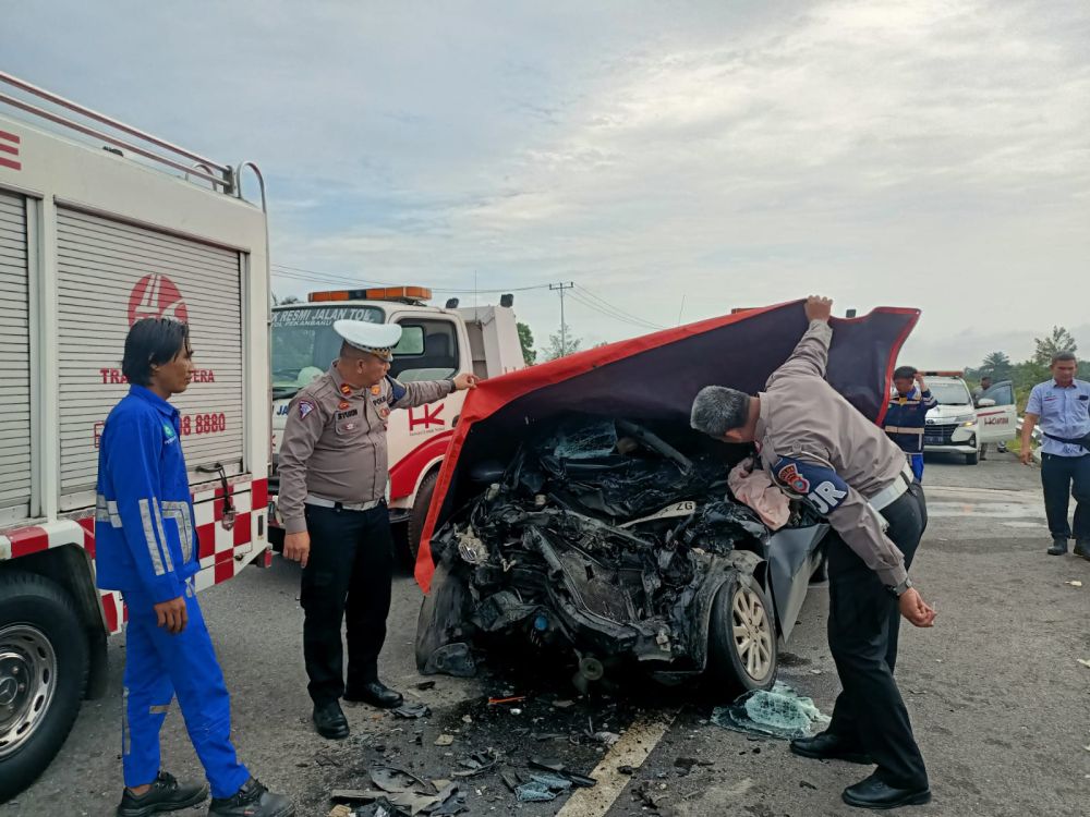 Polisi Dalami Penggunaan Narkoba Para Penumpang Mobil Yang Kecelakaan di Jalan Tol