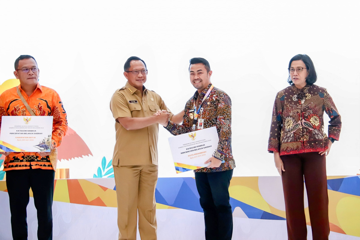 Pj Wako Pekanbaru Hadiri Penyerahan Insentif Fiskal Tahun Anggaran 2024 Kinerja Tahun Berjalan