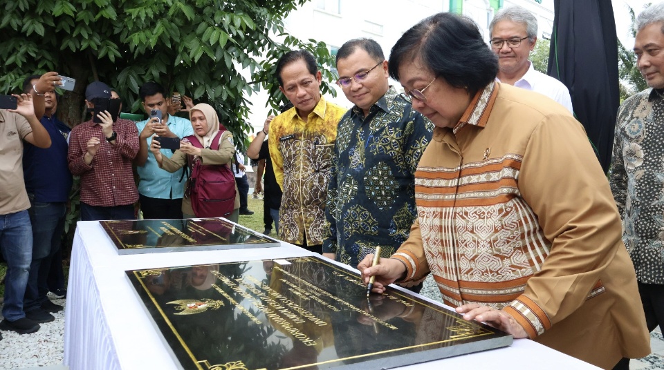 Menteri LHK Resmikan Ekoriparian UMRI dan Unilak